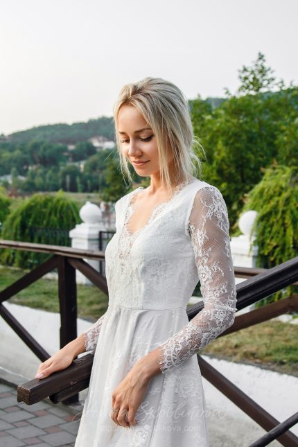 Short lace wedding dress with a v-neck by Anna Skoblikova