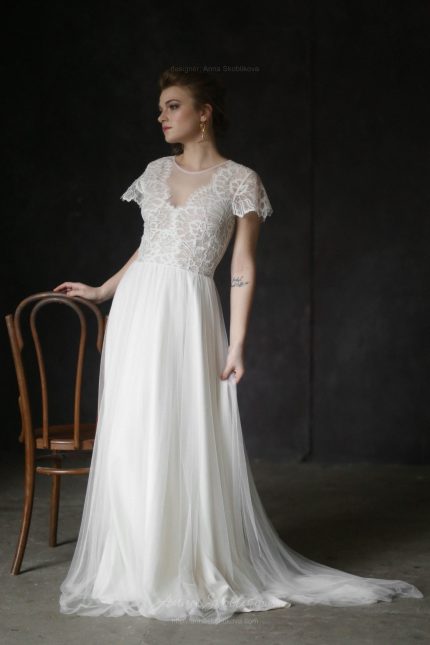 Lace classic wedding dress