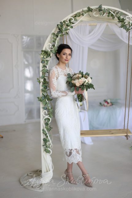 Laconic lace embroidered wedding gown