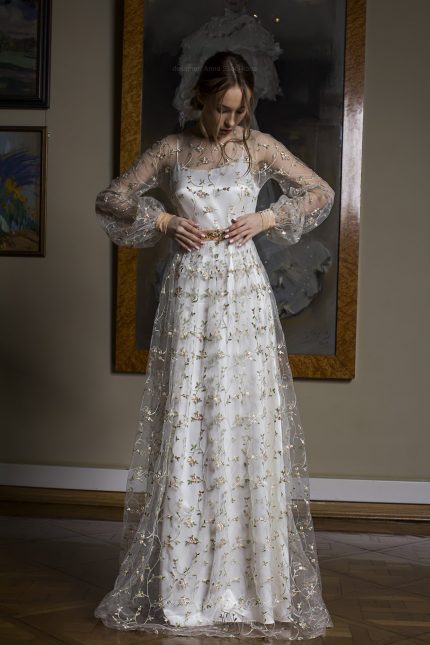 Photo 1: Elegant two layered wedding dress + floral embroidered detailing \\ Anna Skoblikova