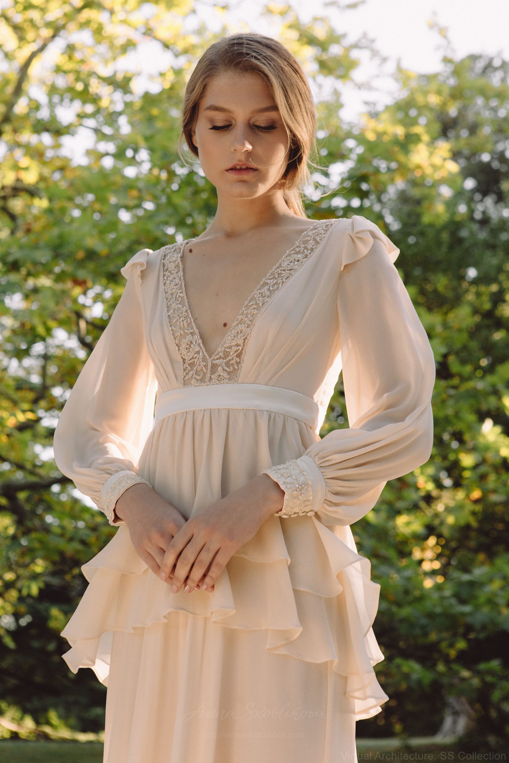Backyard wedding dress in silk - Bojhena | Photo 2 | Anna Skoblikova | 0166 Backyard wedding dress in silk - Bojhena | Photo 2 | Anna Skoblikova | 0166