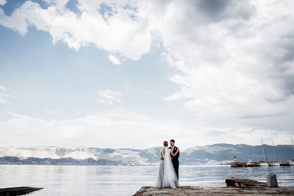 Nautical wedding dress with beaded belt / Anna Skoblikova | Photo 3